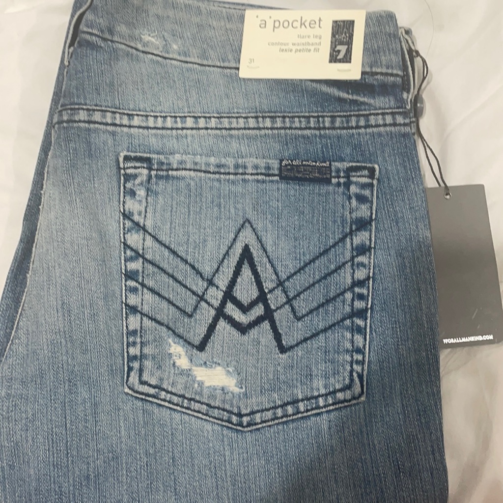 Brand New Woman 7 For All Mankind “A”Pocket Flare Leg Contour Waistband Jeans 31